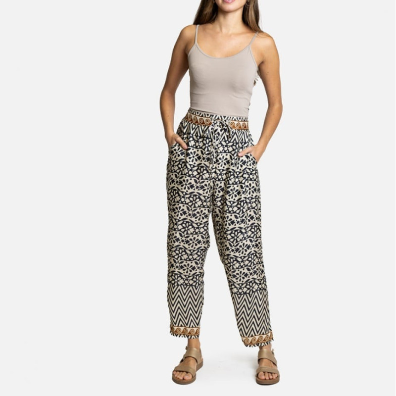 Pantalón tipo babucha Tantrend color negro LINEA BOHO SOUL