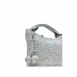 Bolso Bandolera Caramelo – Colección Narda Perla detalle borlas