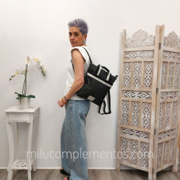 Mochila Ventis color negro rib de chica