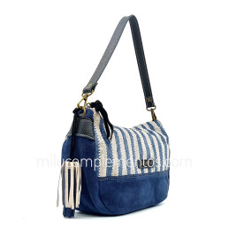 Bolso Caramelo color azul otoño invierno 2024 2025