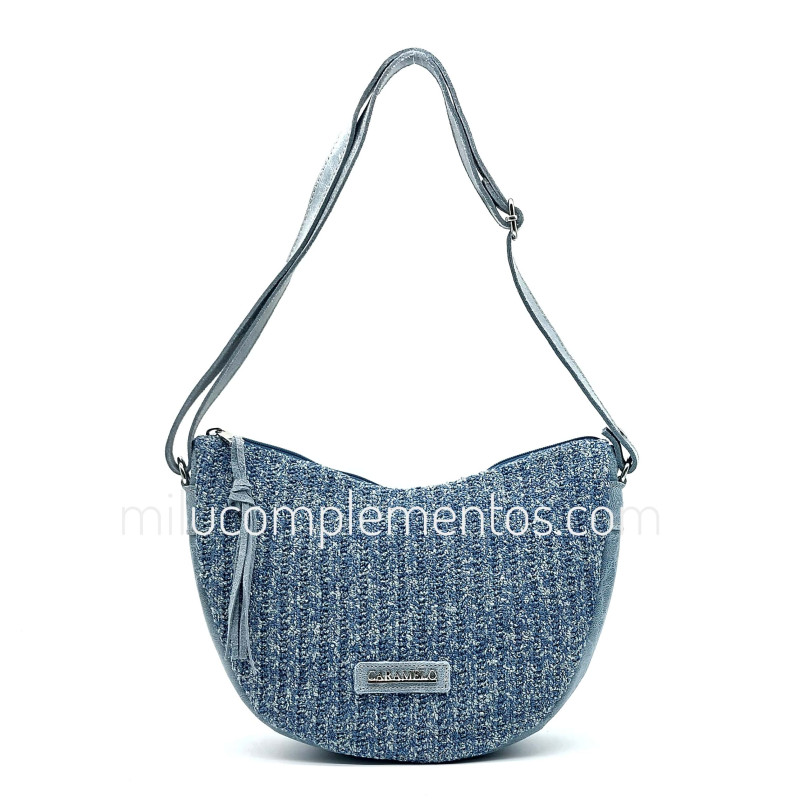 Bolso Caramelo color azul otoño invierno 2024 2025