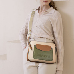 Bolso Lois color verde-beige tamaño real 2024 2025