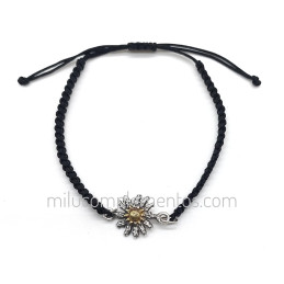 Pulsera Eguzkilore envejecida de plata con centro dorado de ley 925 hilo color negro