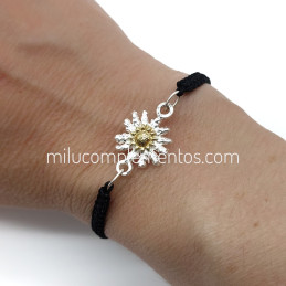 Pulsera Eguzkilore de plata con centro dorado de ley 925 de hilo color negro tamaño real