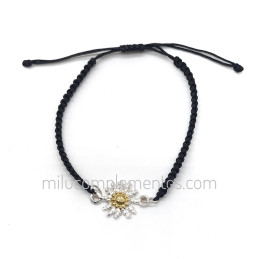 Pulsera Eguzkilore de plata con centro dorado de ley 925 hilo color negro