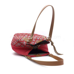 Bolso Caramelo color rojo de mujer de la colección Logan abierto