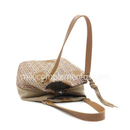 Bolso Caramelo color camel de mujer de la colección Logan abierto