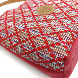 Bolso bandolera Caramelo color rojo de mujer detalle