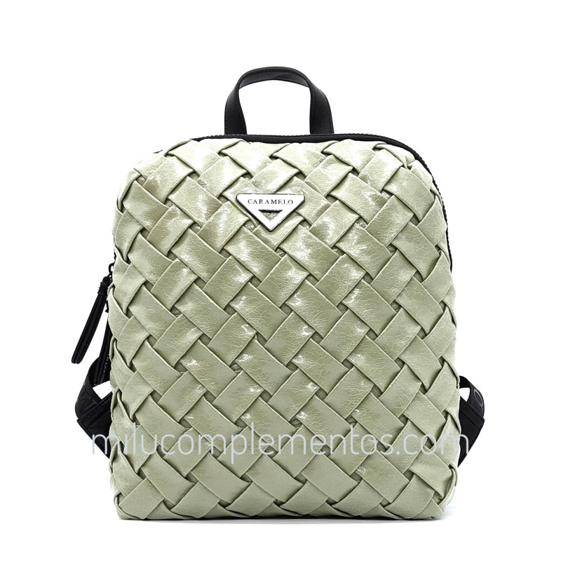 Mochila Caramelo trenzada color verde de mujer colección Lidia primavera verano