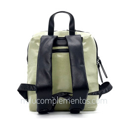 Mochila Caramelo trenzada color verde de mujer colección Lidia