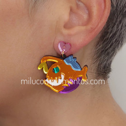 Par de pendientes metacrilato PEZ DIABLO NARANJA efecto espejo en oreja