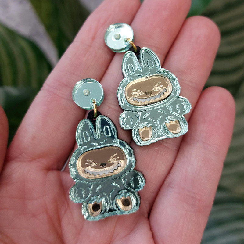 Pendientes metacrilato LABUBU VERDE AGUA efecto espejo nueva colección
