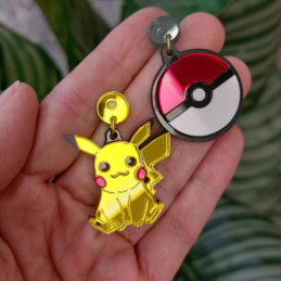 Pendientes metacrilato PIKACHU efecto espejo serie de dibujos