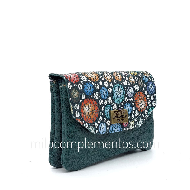 Monedero Caramelo color petroleo de piel con solapa, de mujer de la colección Piel print topos
